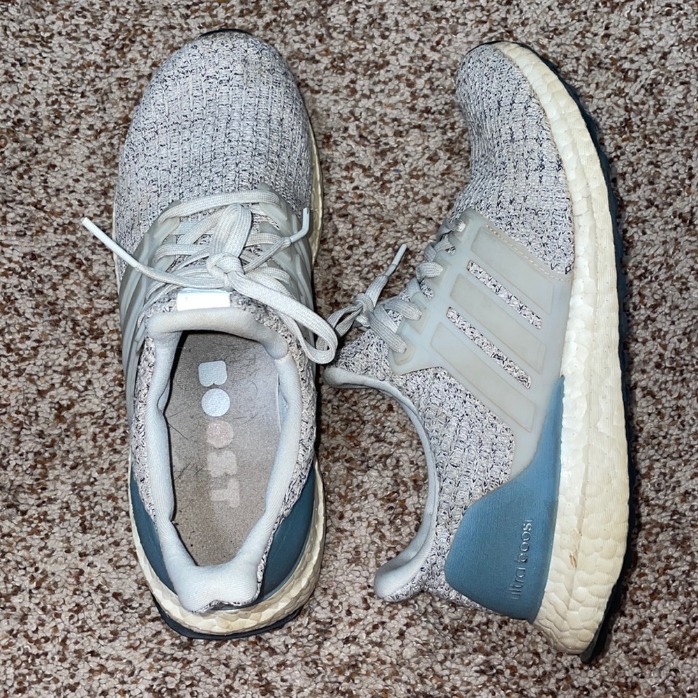 ADIDA ULTRA BOOSTS